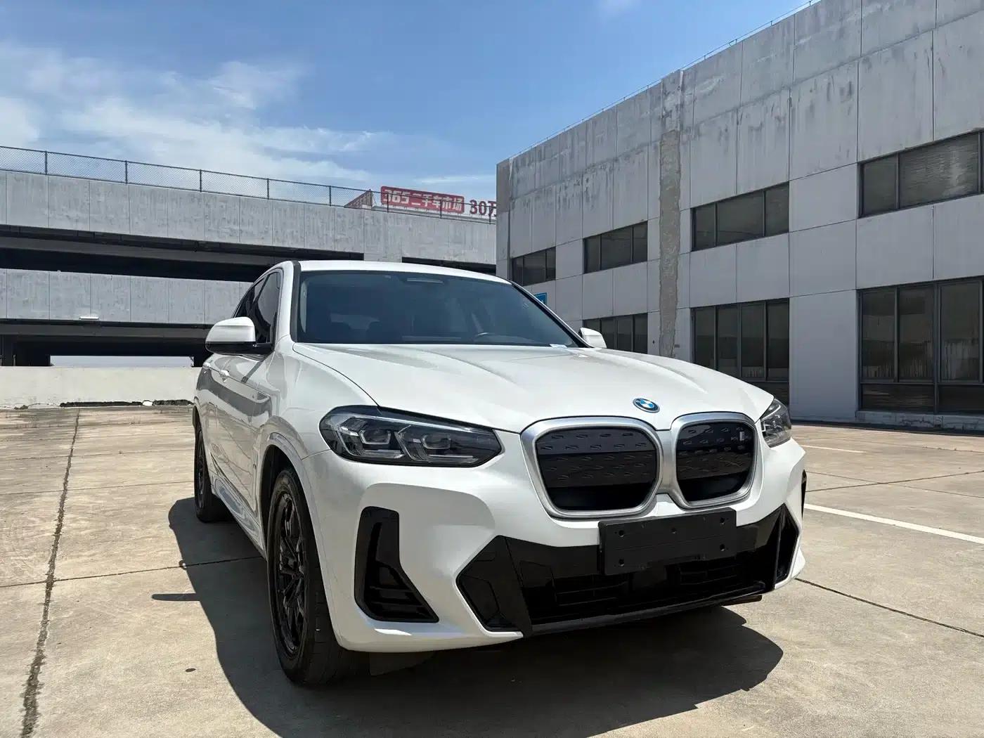 BMW iX3 2022 Facelift Leading Edition — миниатюра 3
