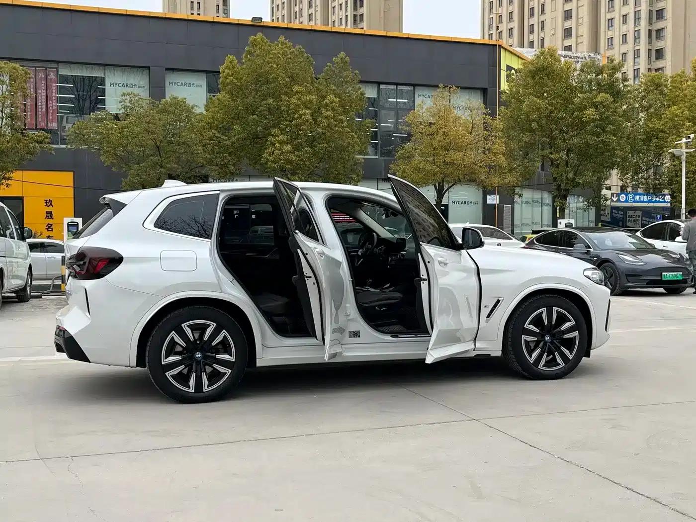 BMW iX3 2022 Leading Edition — миниатюра 14