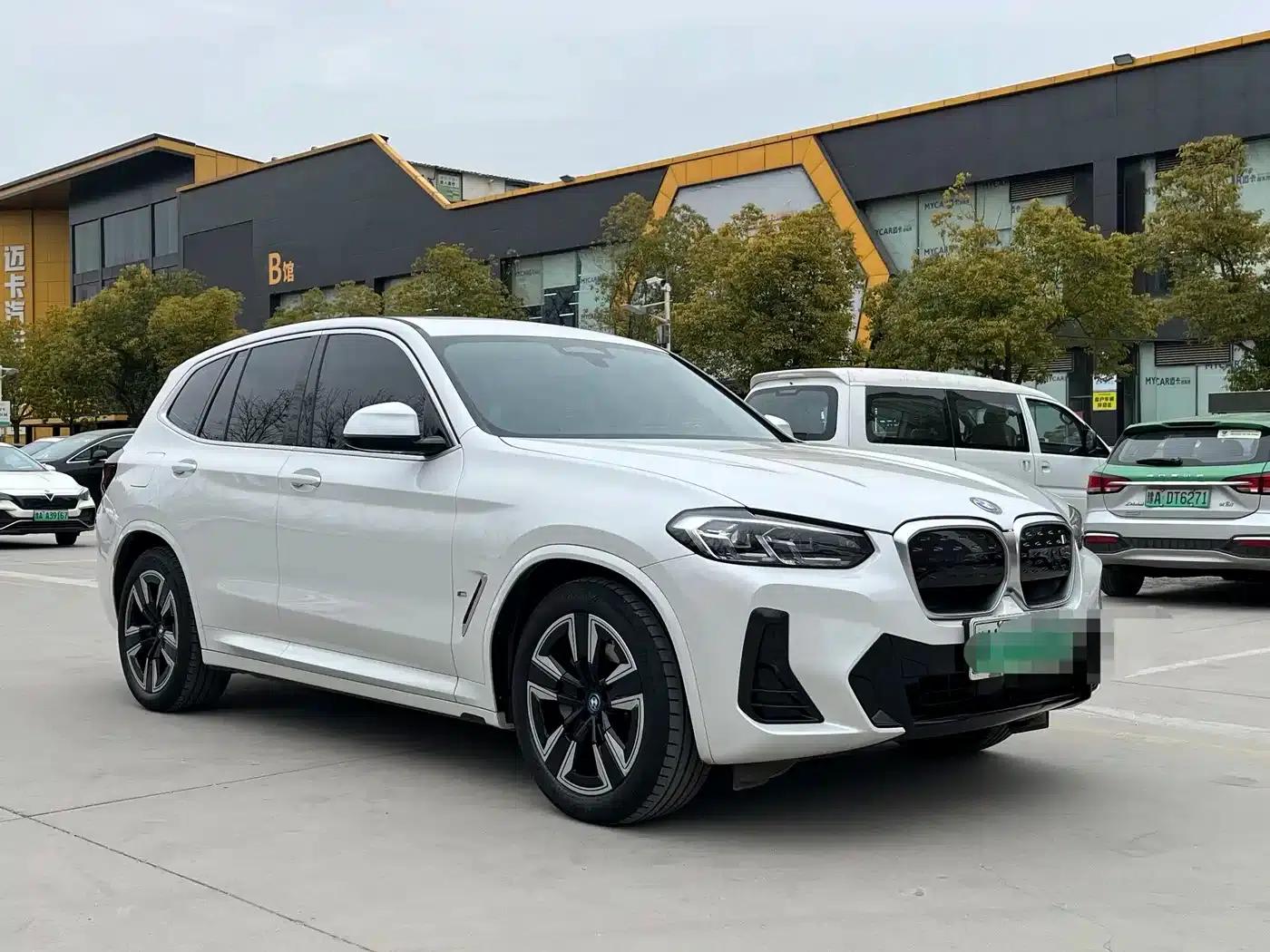 BMW iX3 2022 Leading Edition — миниатюра 3