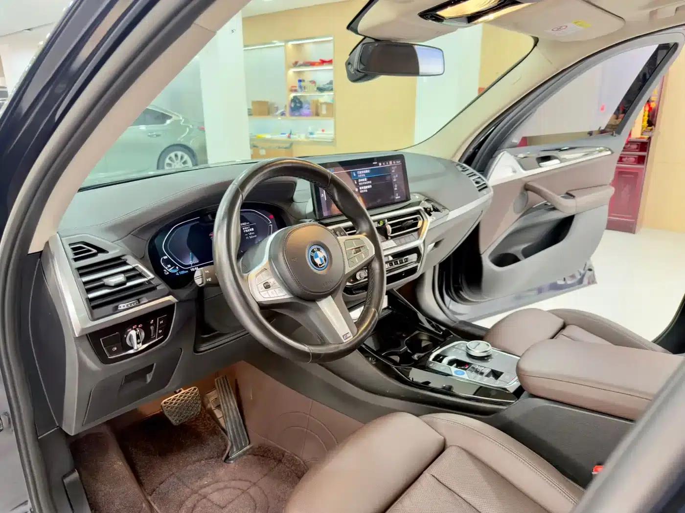 BMW iX3 2022 Facelift Leading Edition — миниатюра 4