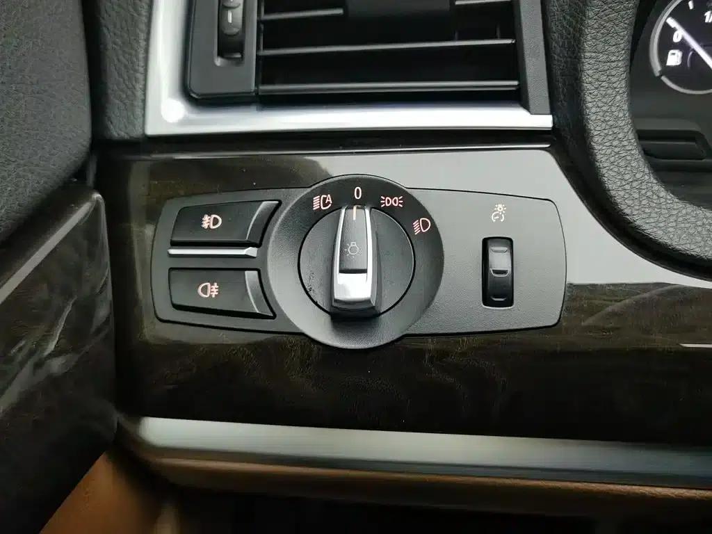 BMW 5 Series GT 2014 528i Leading Edition — миниатюра 21
