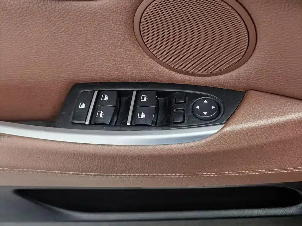 BMW 5 Series GT 2014 528i Leading Edition — миниатюра 9