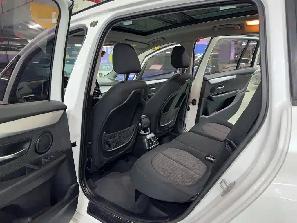 2015 BMW 2 Series Gran Tourer 218i Leading Edition — миниатюра 9