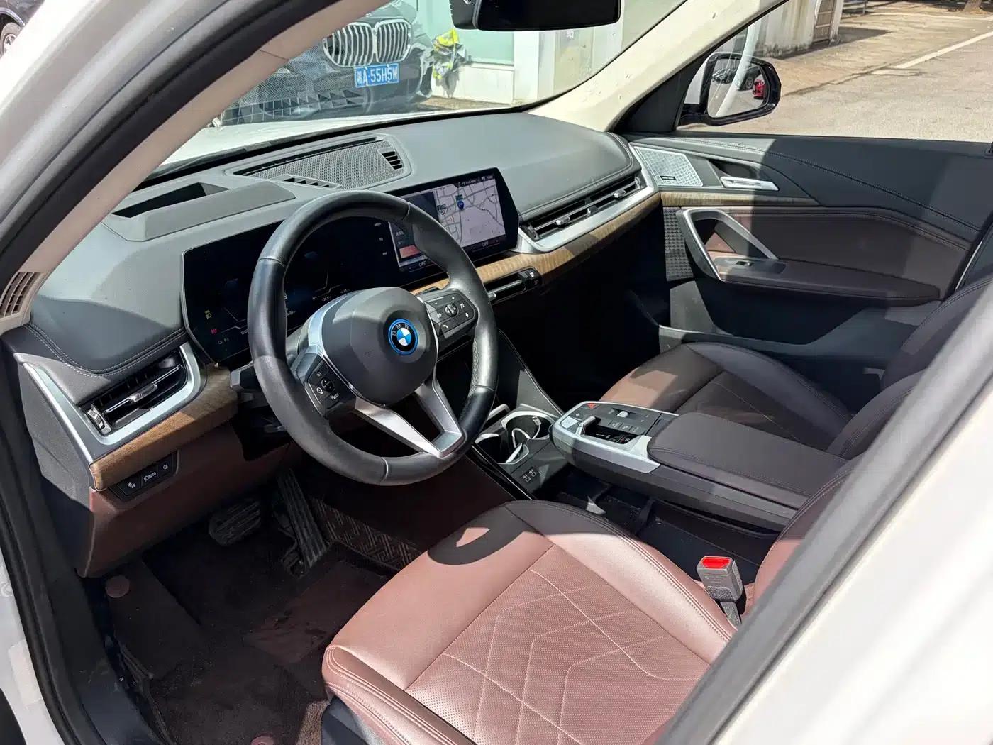 BMW iX1 2023 xDrive30L X Design Package — миниатюра 9