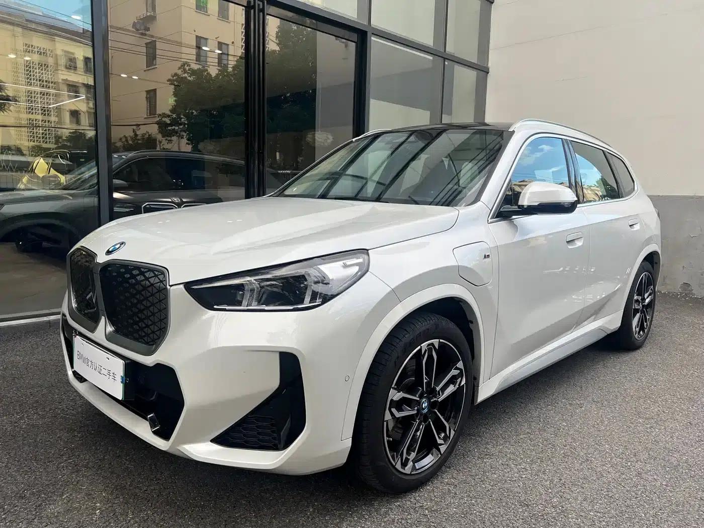 2023 BMW iX1 xDrive30L M Sport Package — миниатюра 1