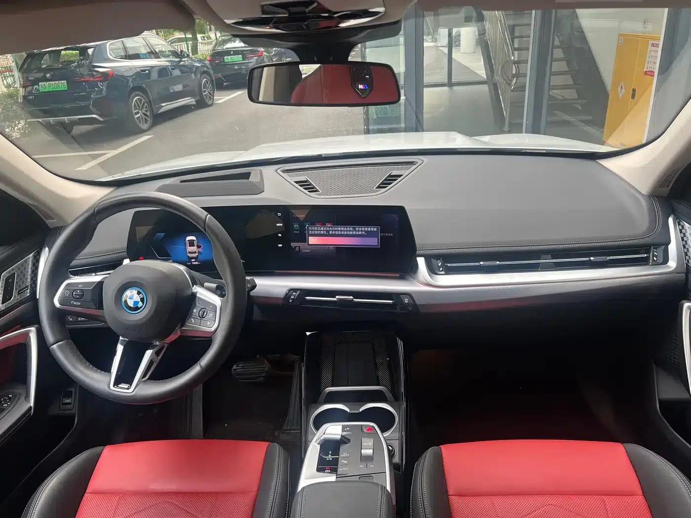2023 BMW iX1 xDrive30L M Sport Package — миниатюра 11