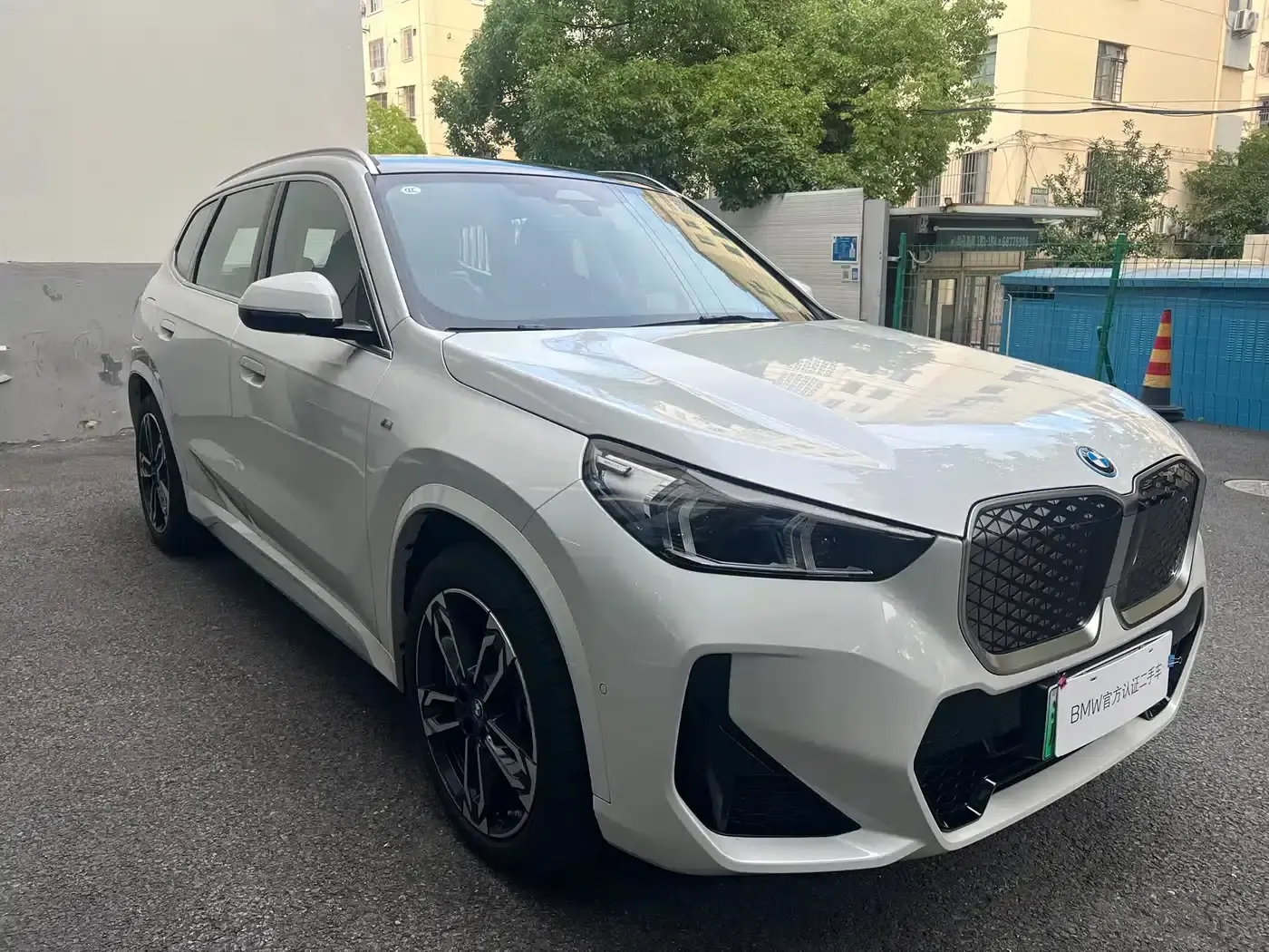 2023 BMW iX1 xDrive30L M Sport Package — миниатюра 3