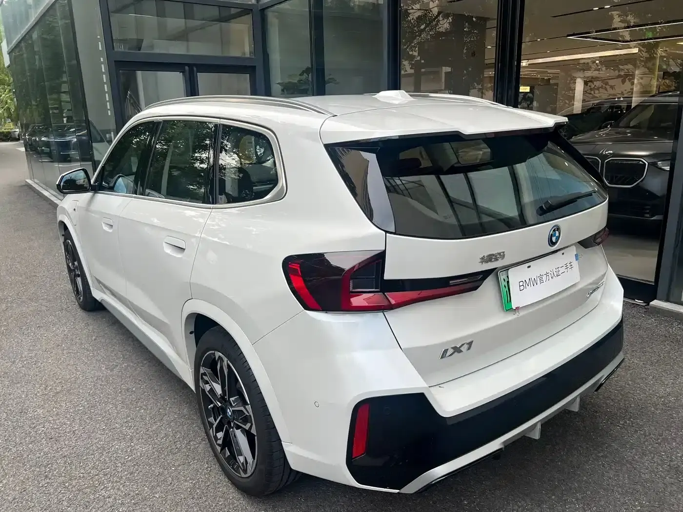 2023 BMW iX1 xDrive30L M Sport Package — миниатюра 5