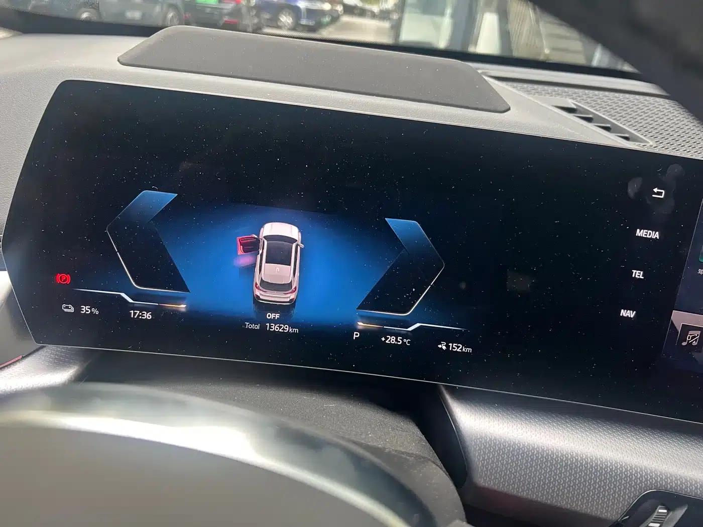 2023 BMW iX1 xDrive30L M Sport Package — миниатюра 9
