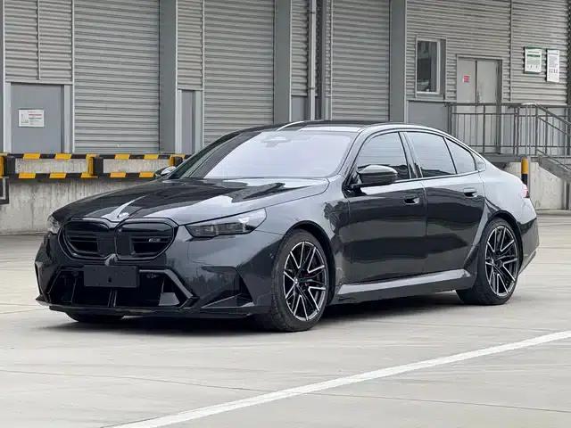 BMW M5 PHEV 2025 M5