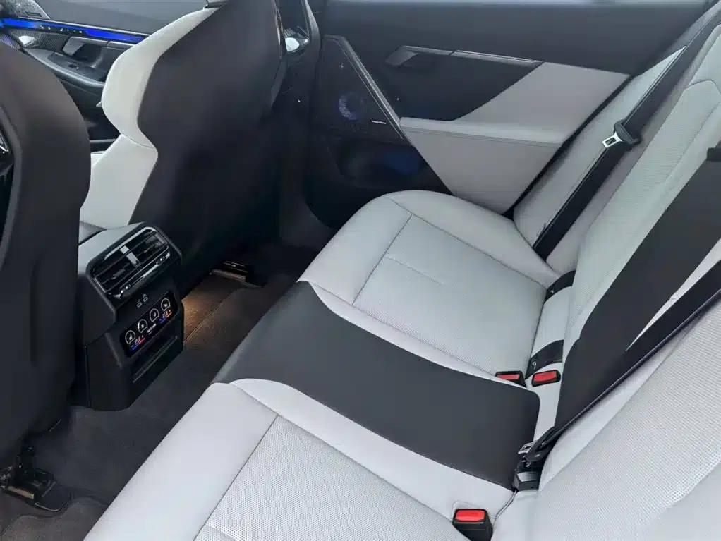BMW M5 PHEV 2025 M5 — миниатюра 9