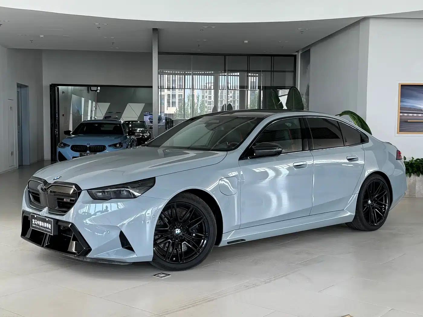 BMW M5 PHEV 2025 M5 — миниатюра 2