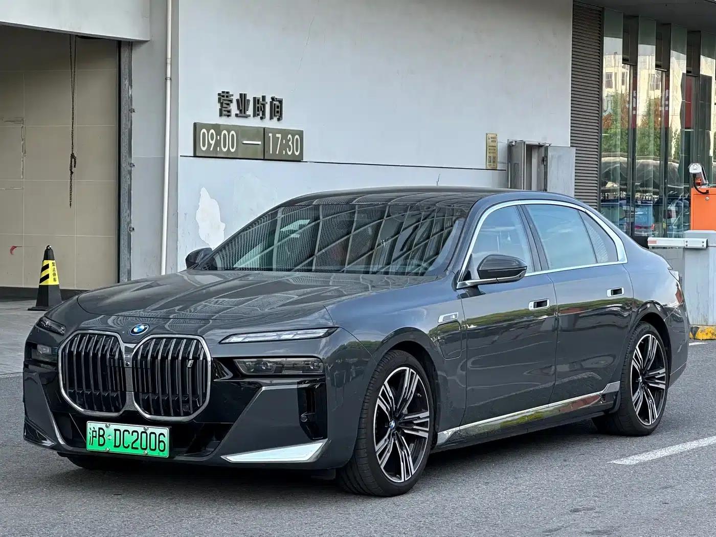 2023 BMW i7 xDrive60L M Sport Package — миниатюра 1