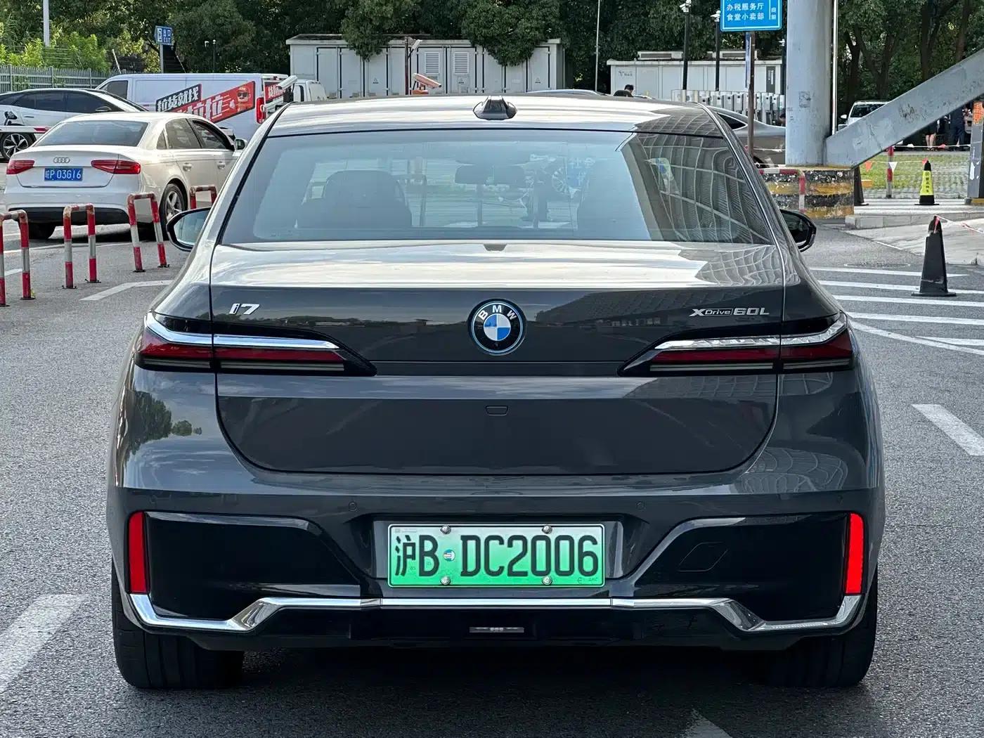 2023 BMW i7 xDrive60L M Sport Package — миниатюра 15