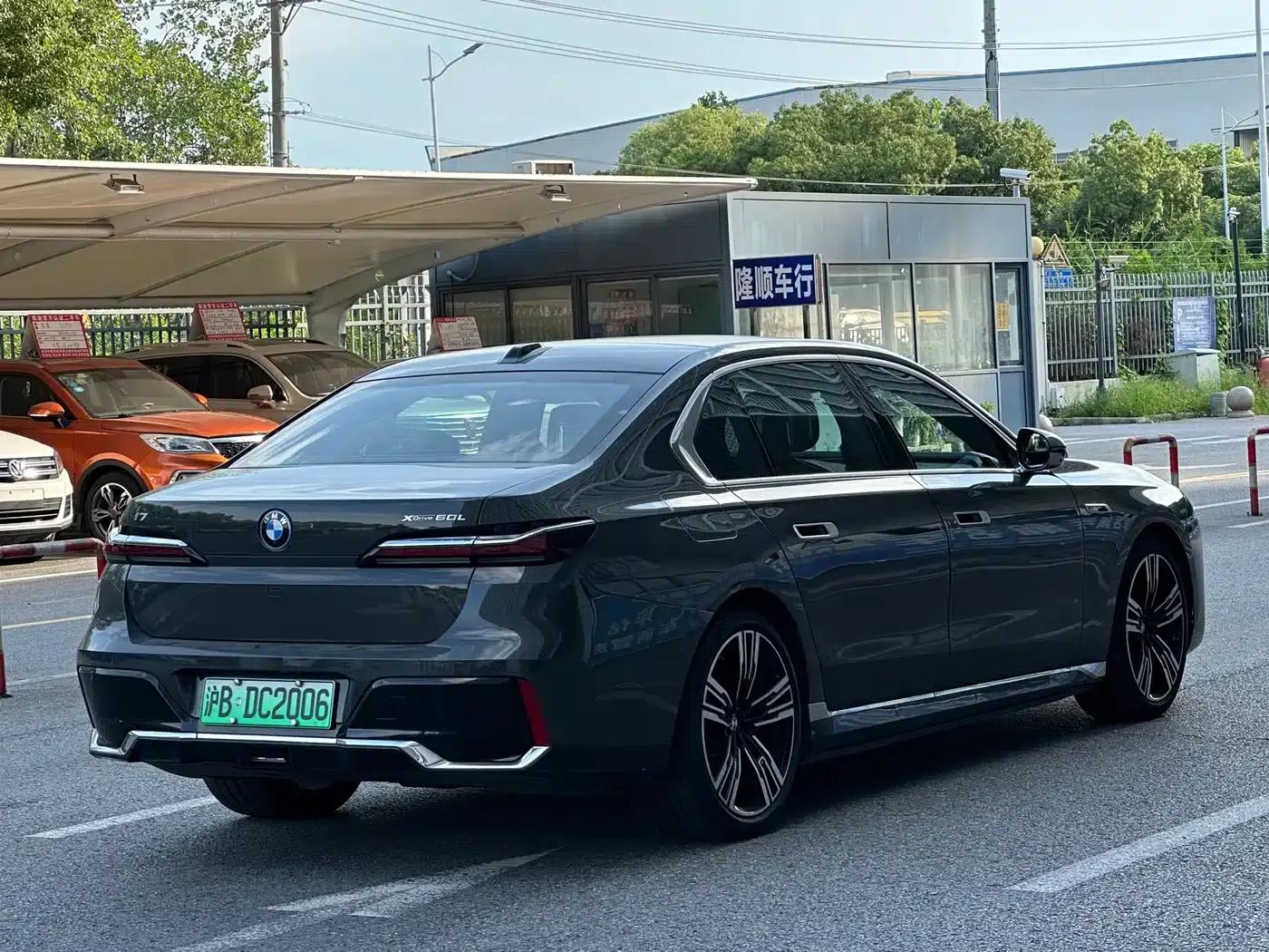 2023 BMW i7 xDrive60L M Sport Package — миниатюра 17
