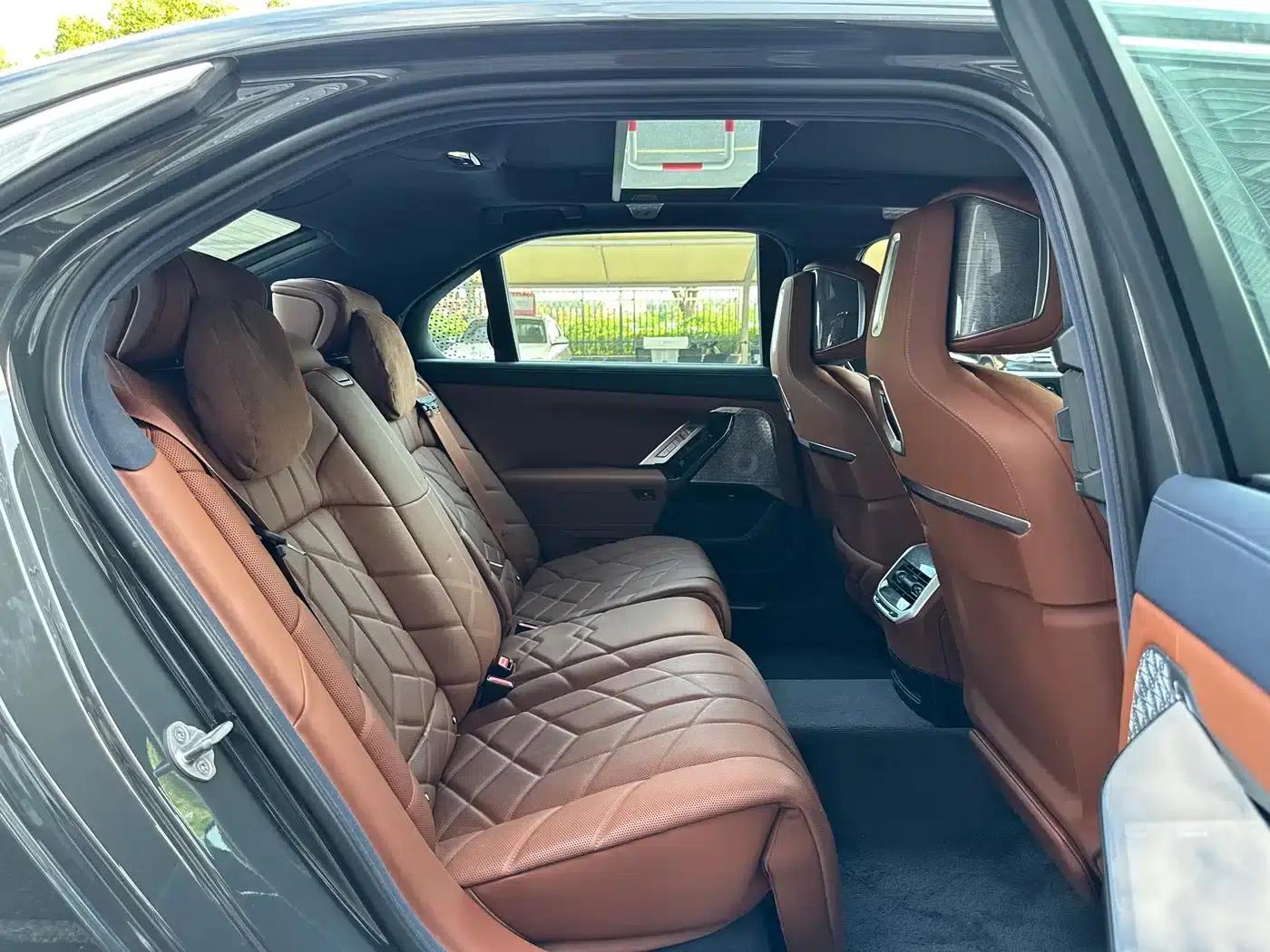 2023 BMW i7 xDrive60L M Sport Package — миниатюра 18
