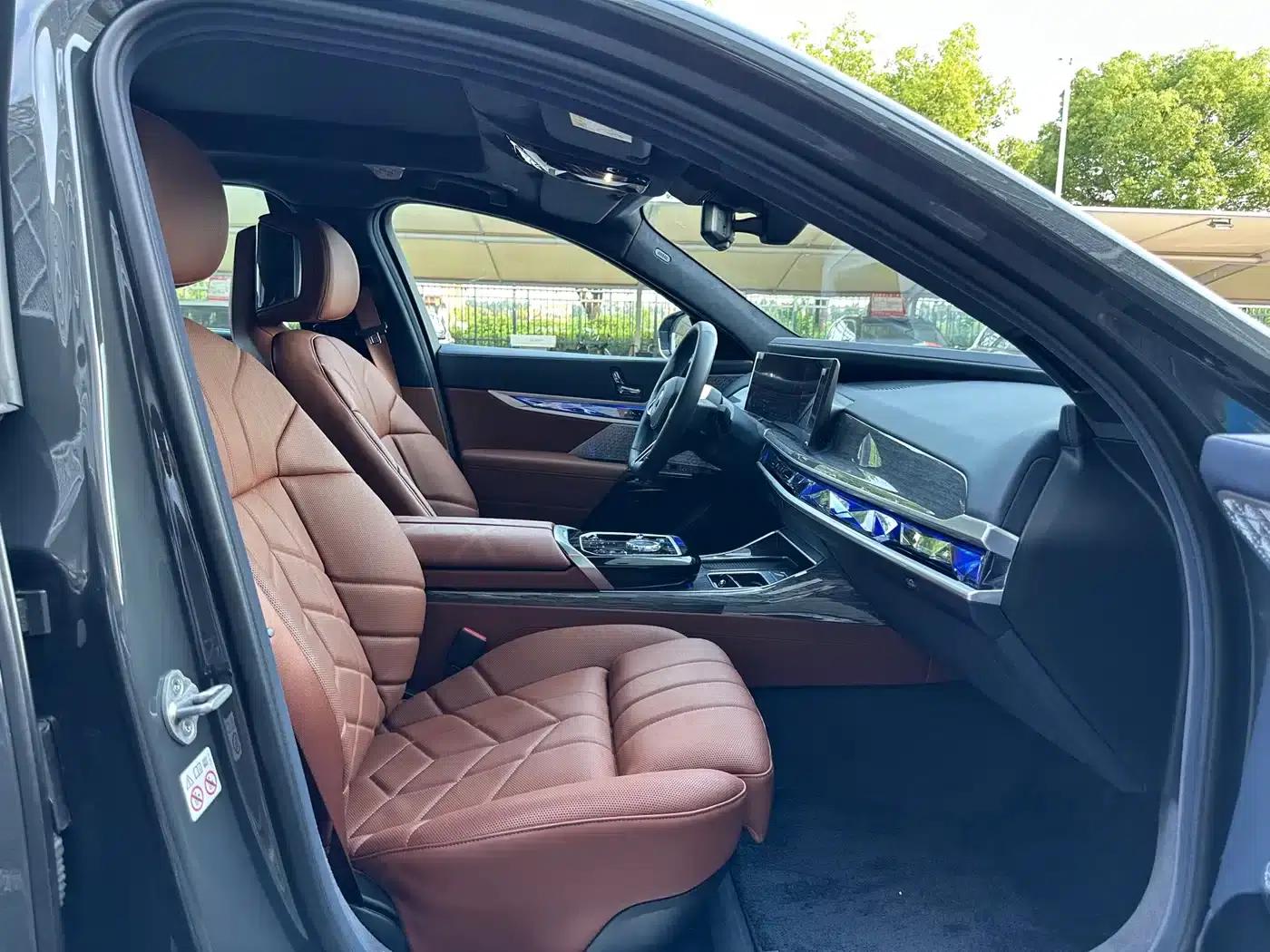 2023 BMW i7 xDrive60L M Sport Package — миниатюра 19