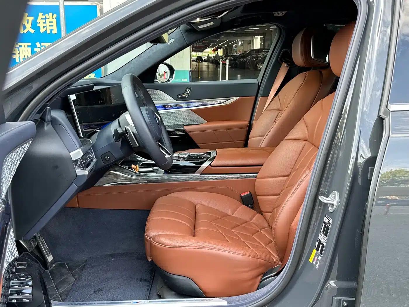 2023 BMW i7 xDrive60L M Sport Package — миниатюра 3