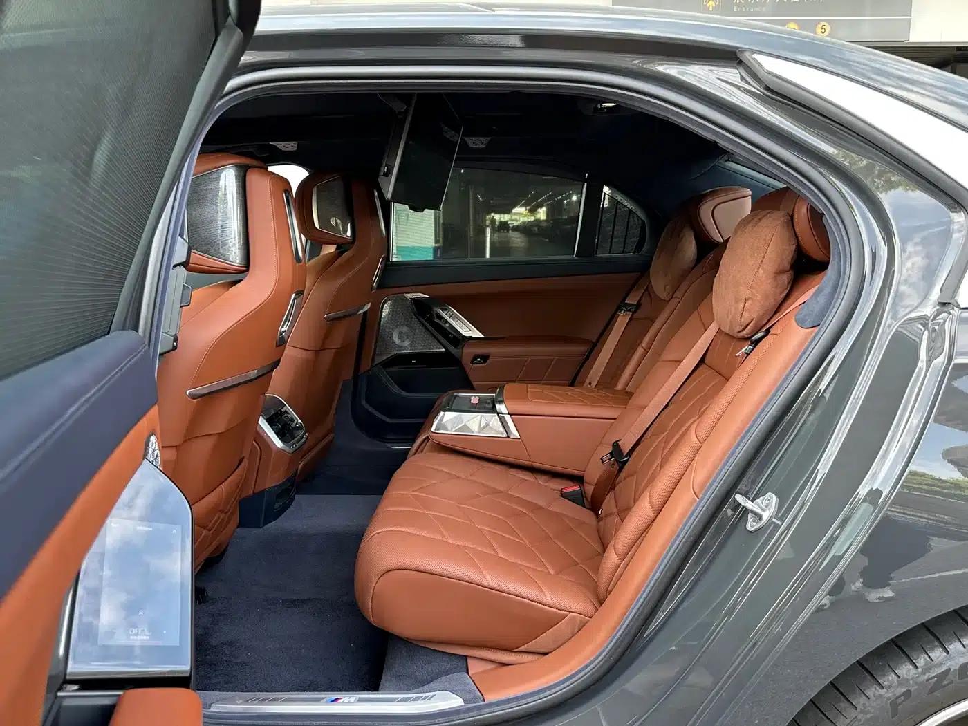 2023 BMW i7 xDrive60L M Sport Package — миниатюра 4