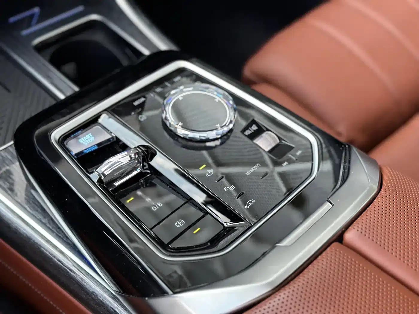 2023 BMW i7 xDrive60L M Sport Package — миниатюра 9