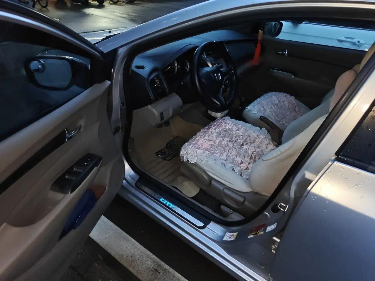 Honda City Classic 2012 1.5L manual Elite Edition — миниатюра 16