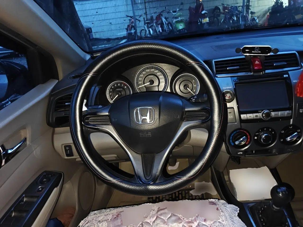 Honda City Classic 2012 1.5L manual Elite Edition — миниатюра 10