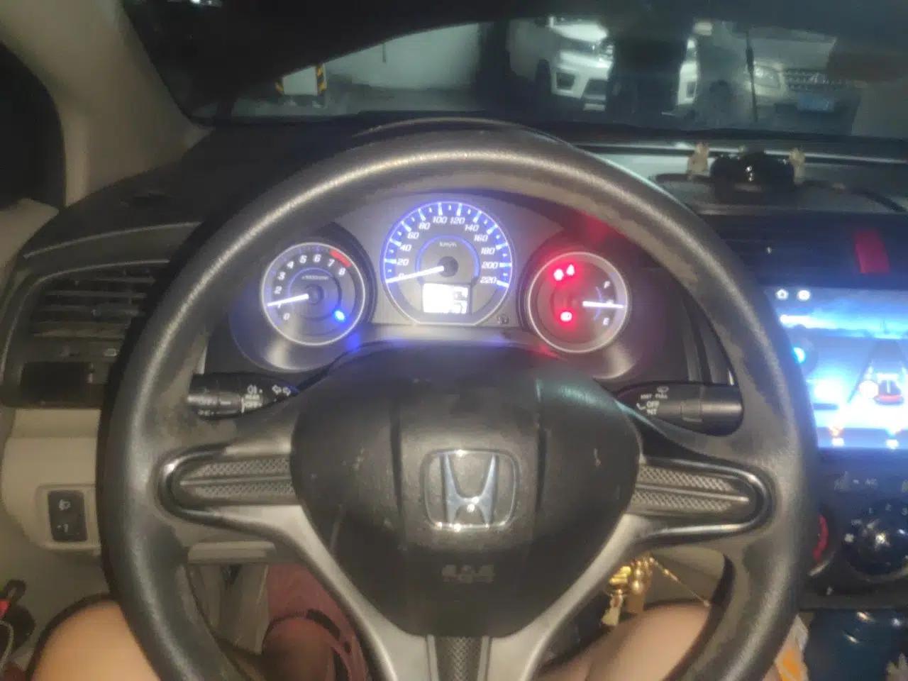 Honda City Classic 2012 1.5L manual Elite Edition — миниатюра 11