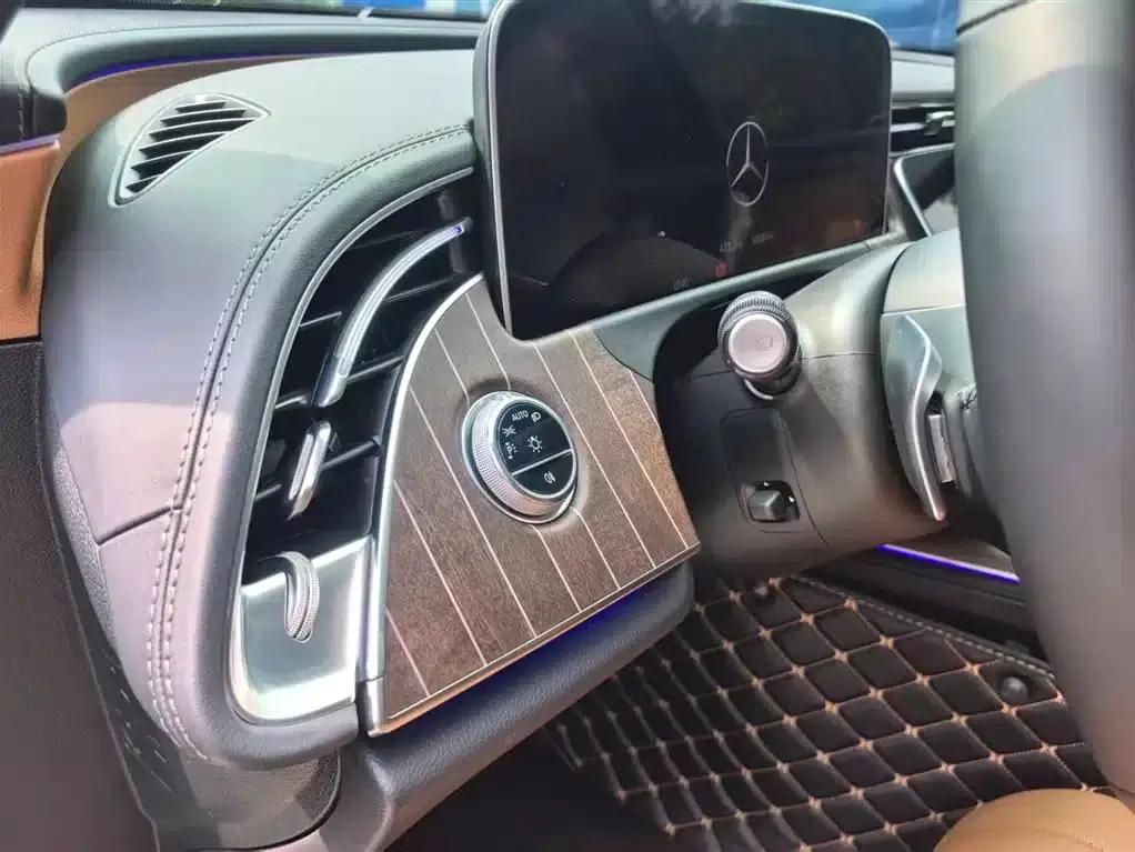 Mercedes-Benz E-Class 2024 E 300 L Fashion Edition — миниатюра 18