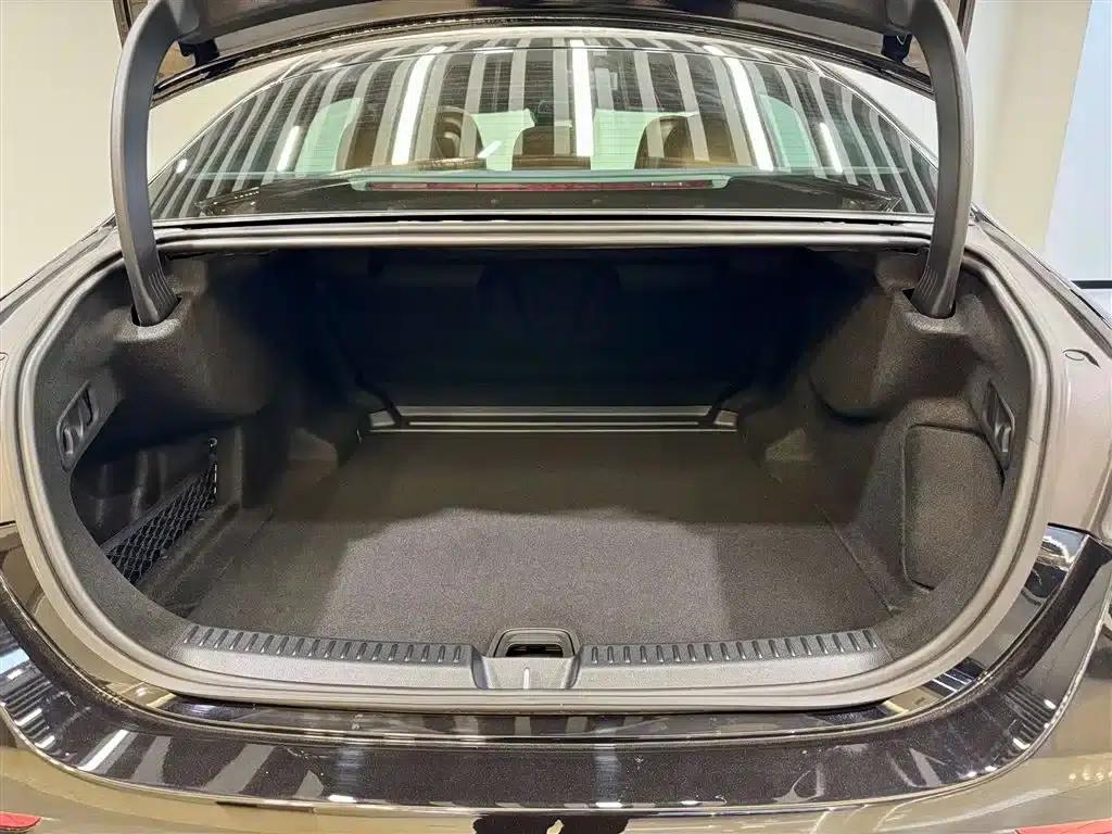 Mercedes-Benz E-Class 2025 Facelift E 300 L Fashion Model — миниатюра 11