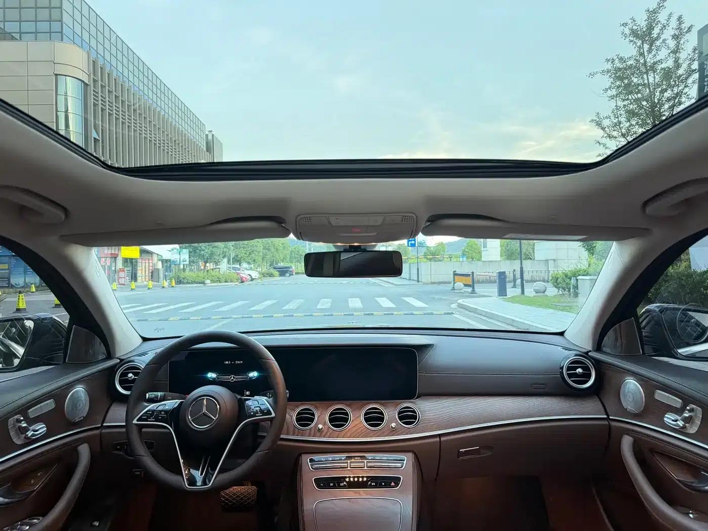 Mercedes-Benz E-Class 2023 E 300 L Fashion Edition — миниатюра 13
