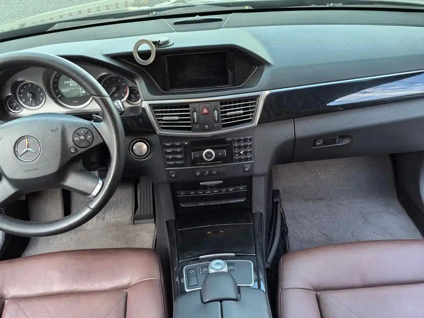 Mercedes-Benz E-Class 2010 E 300 L Fashion Edition — миниатюра 15