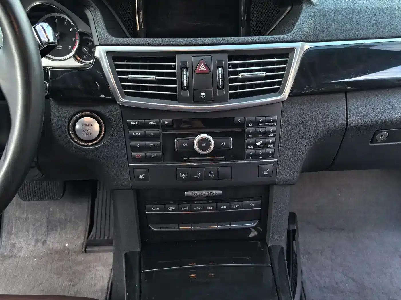 Mercedes-Benz E-Class 2010 E 300 L Fashion Edition — миниатюра 21