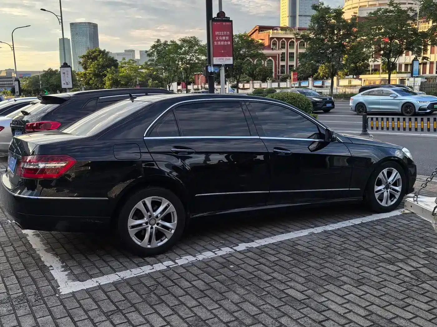 Mercedes-Benz E-Class 2010 E 300 L Fashion Edition — миниатюра 4