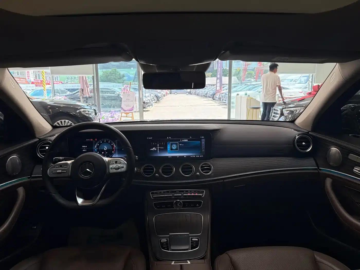 Mercedes-Benz E-Class 2020 Facelift E 300 L Sport Special Edition — миниатюра 18