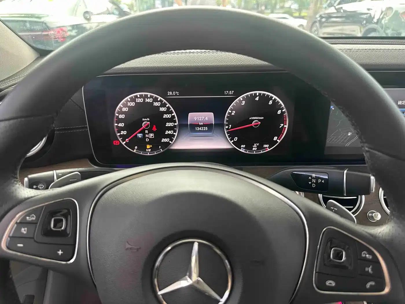 Mercedes-Benz E-Class 2018 Facelift E 300 L Luxury — миниатюра 4