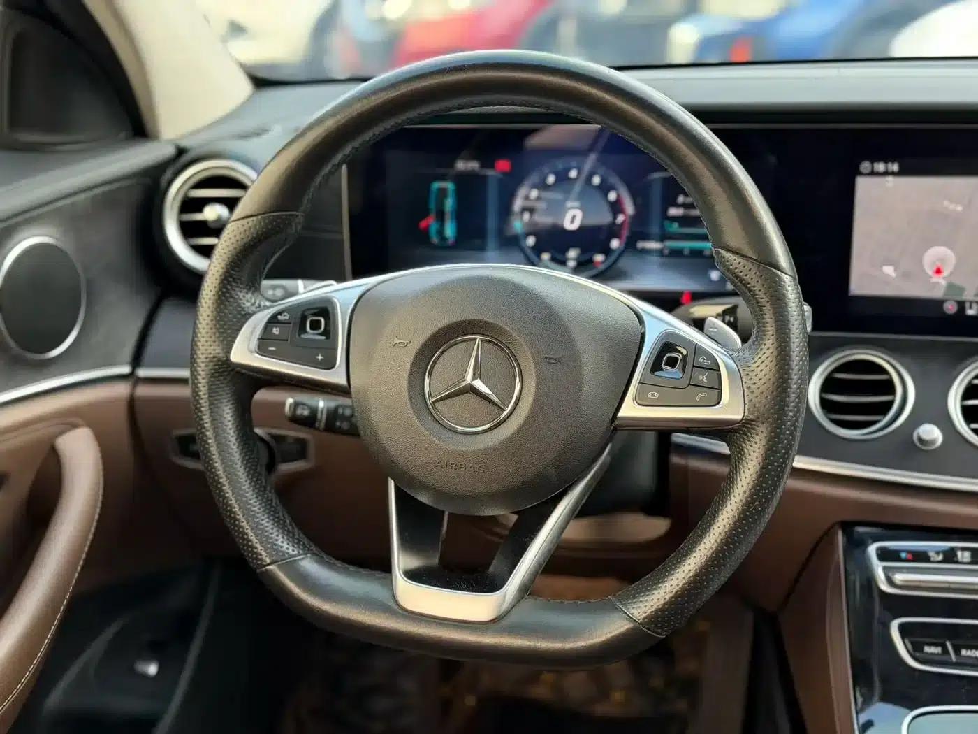 2016 Mercedes-Benz E-Class E 300 L Sport Luxury — миниатюра 6
