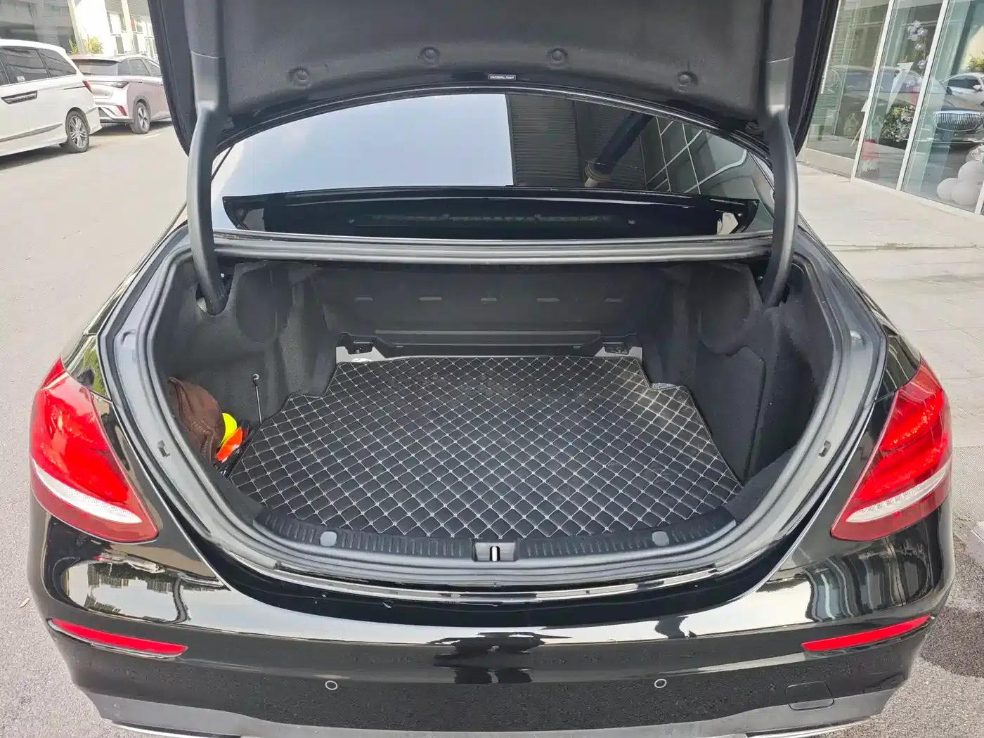 Mercedes-Benz E-Class 2020 Facelift E 300 L Sport Style — миниатюра 23