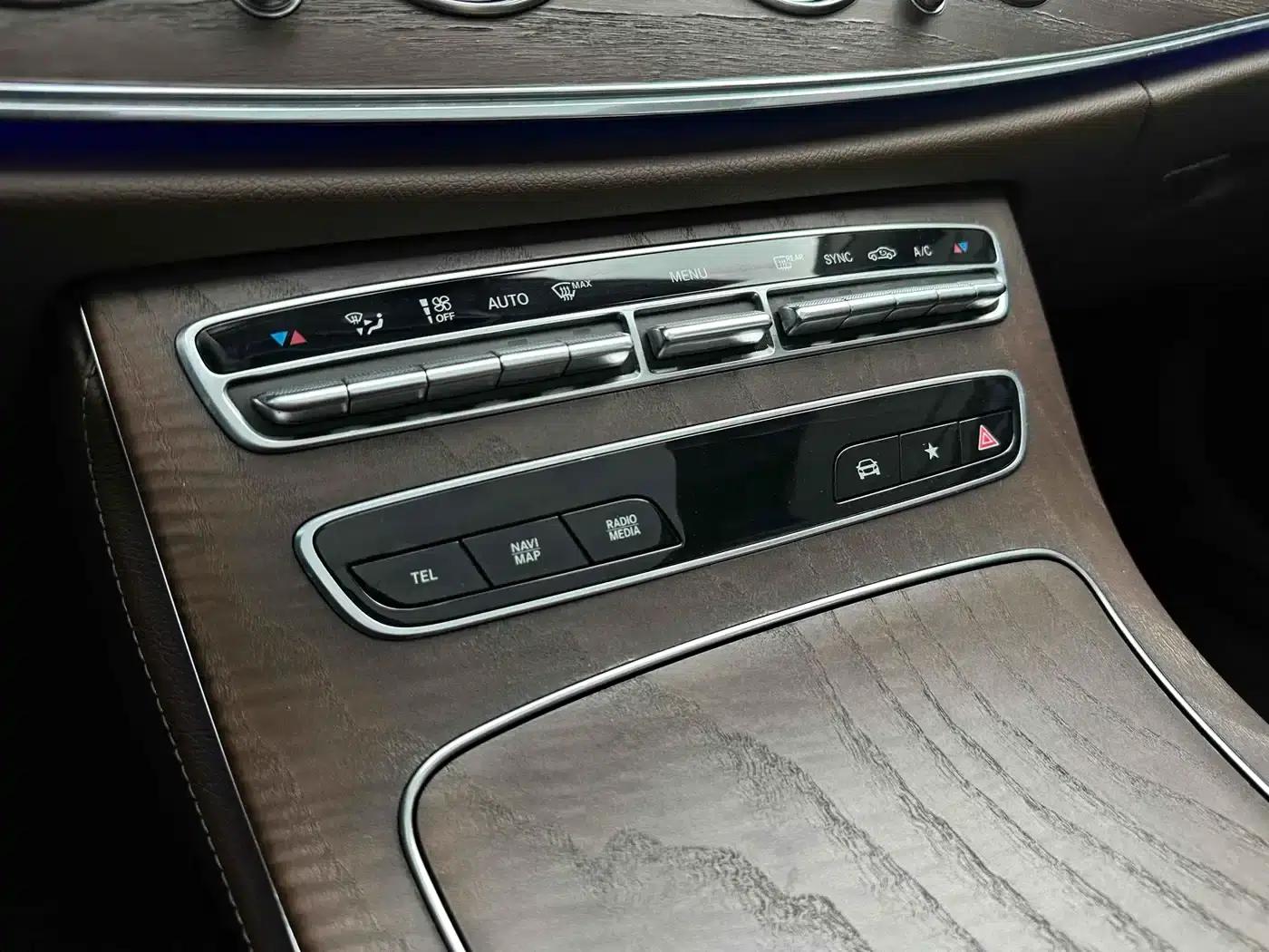 Mercedes-Benz E-Class 2021 E 300 L Fashion Edition — миниатюра 11
