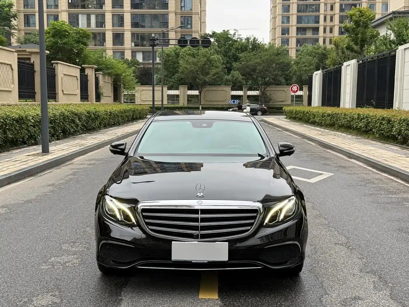 2017 Mercedes-Benz E-Class E 300 L Luxury — миниатюра 2