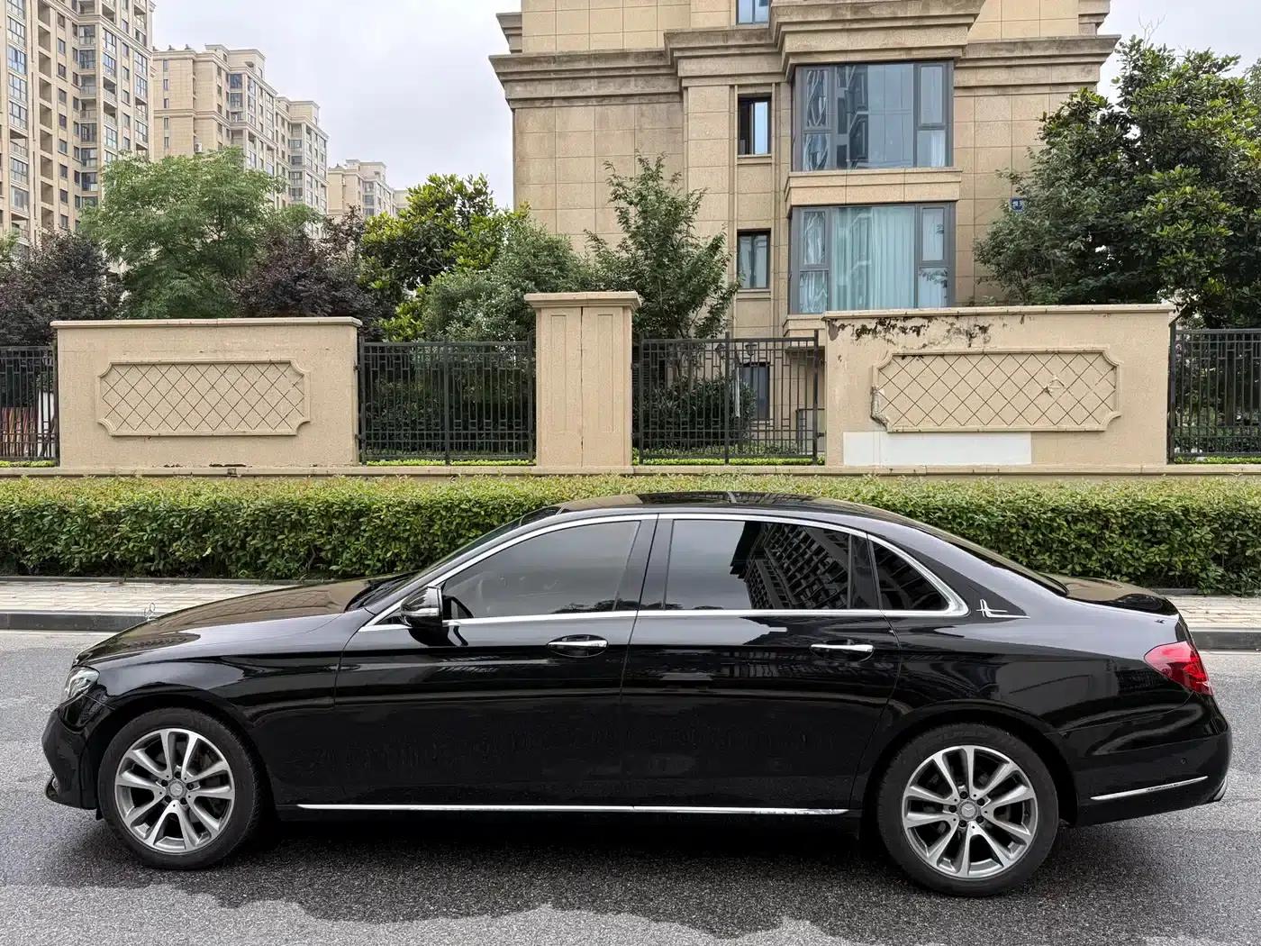 2017 Mercedes-Benz E-Class E 300 L Luxury — миниатюра 11