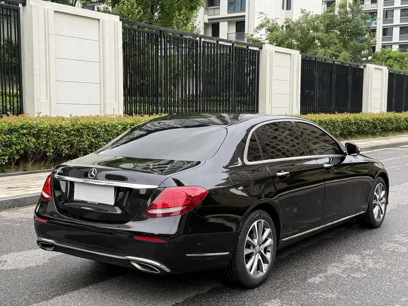 2017 Mercedes-Benz E-Class E 300 L Luxury — миниатюра 12