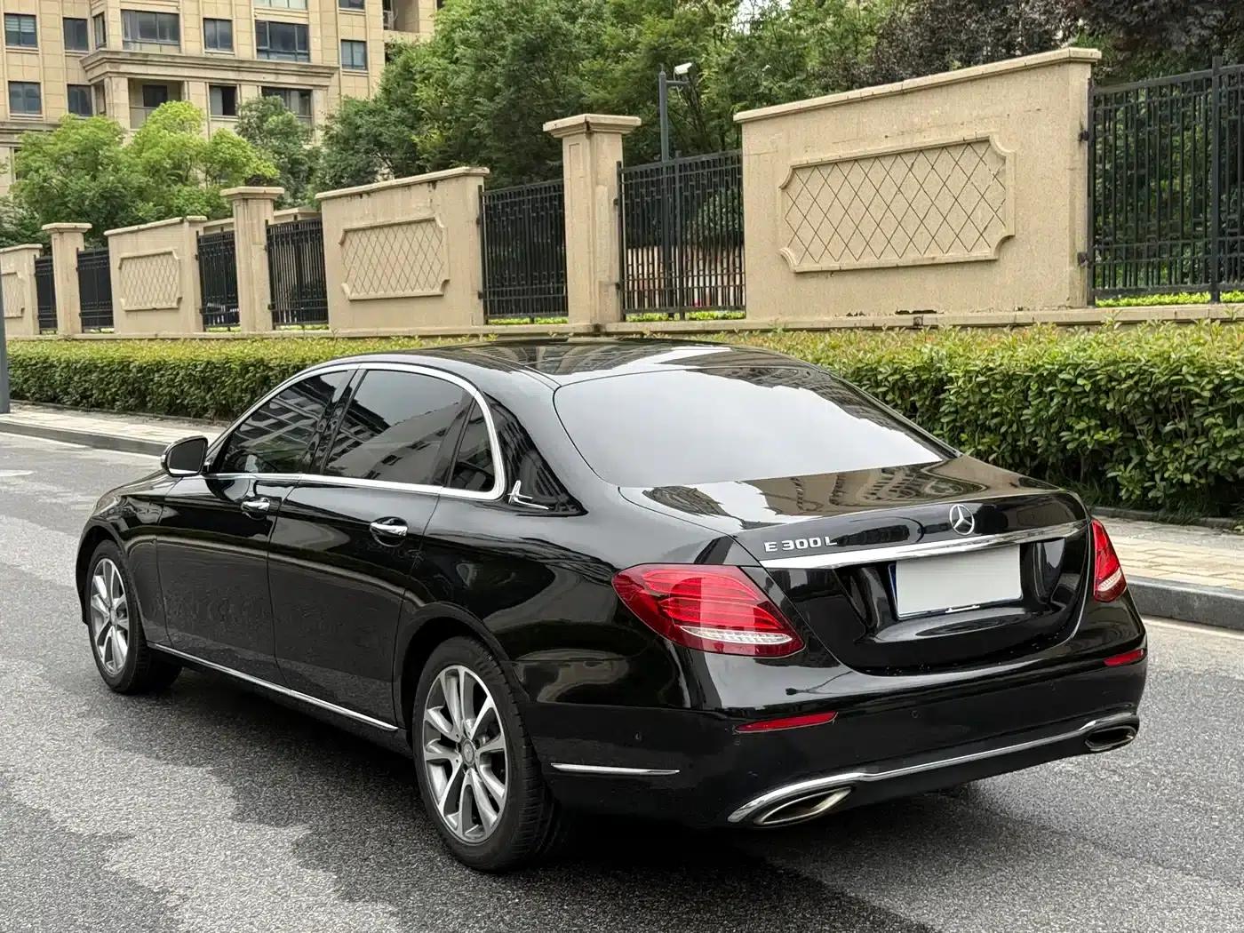 2017 Mercedes-Benz E-Class E 300 L Luxury — миниатюра 14