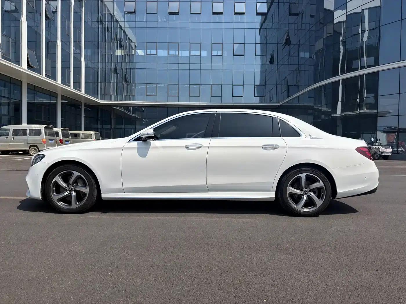 Mercedes-Benz E-Class 2019 Facelift E 300 L Sport Luxury — миниатюра 3