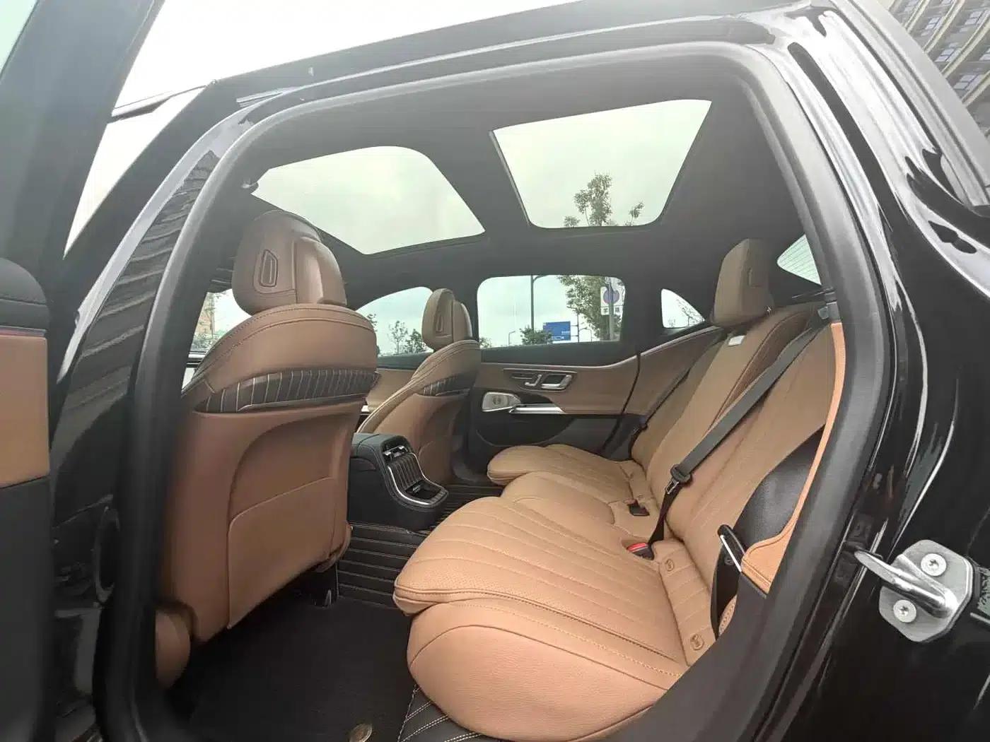 2025 Mercedes-Benz E-Class E 300 L Luxury — миниатюра 6