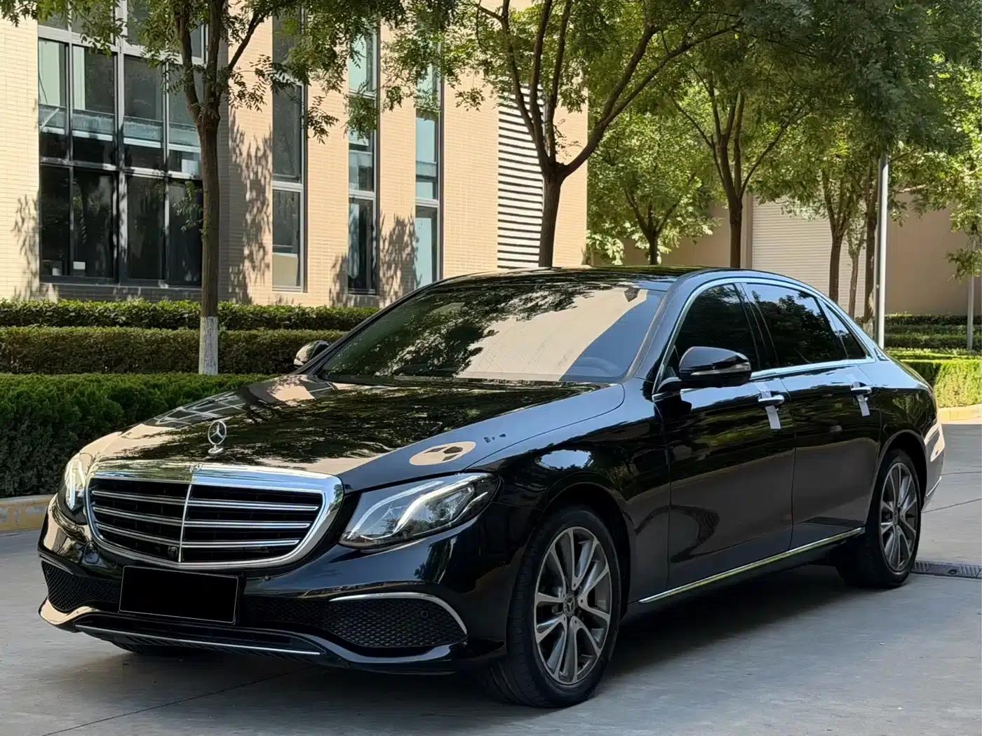 Mercedes-Benz E-Class 2018 E 300 L Fashion Edition — миниатюра 1