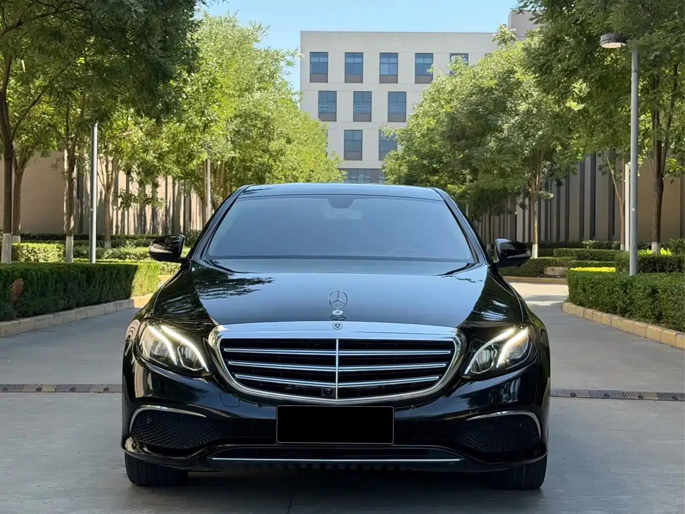 Mercedes-Benz E-Class 2018 E 300 L Fashion Edition — миниатюра 2
