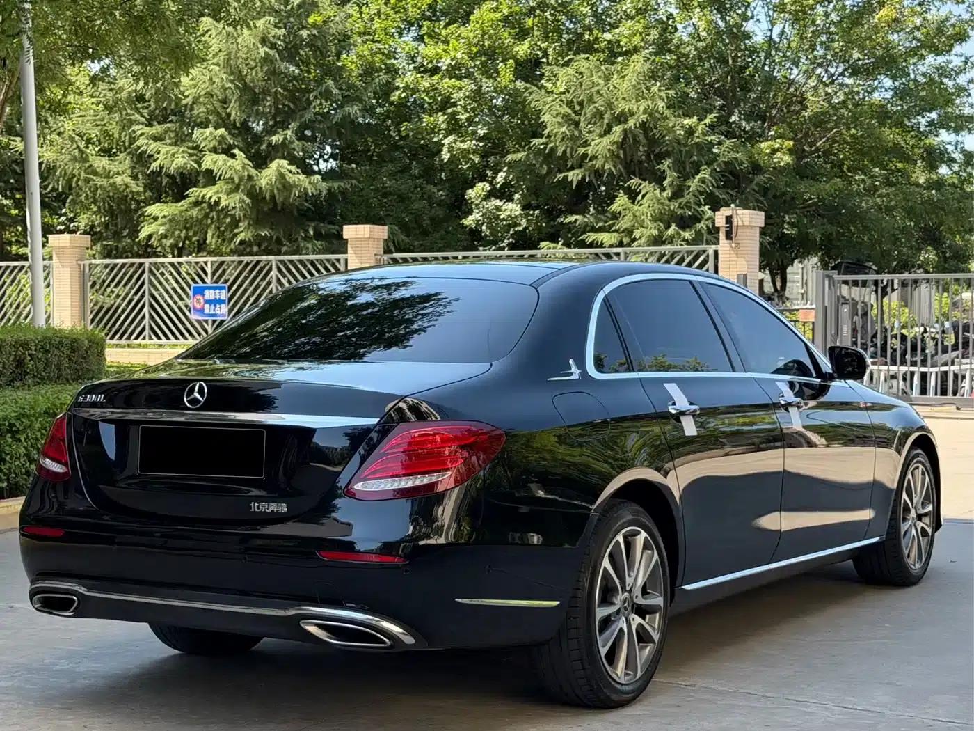 Mercedes-Benz E-Class 2018 E 300 L Fashion Edition — миниатюра 7
