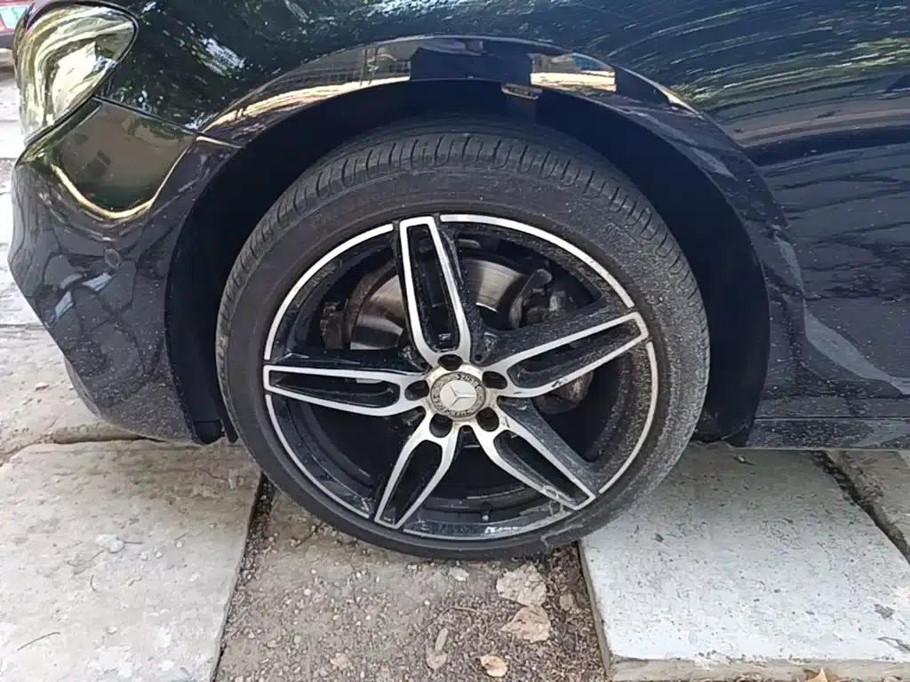 2017 Mercedes-Benz E-Class E 200 Sport 4MATIC — миниатюра 23