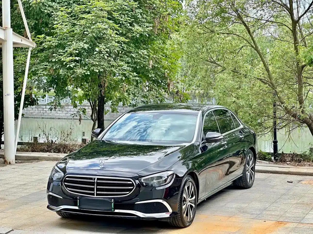 Mercedes-Benz E-Class PHEV 2021 E 350 e L Plug-in Hybrid Sedan — миниатюра 1