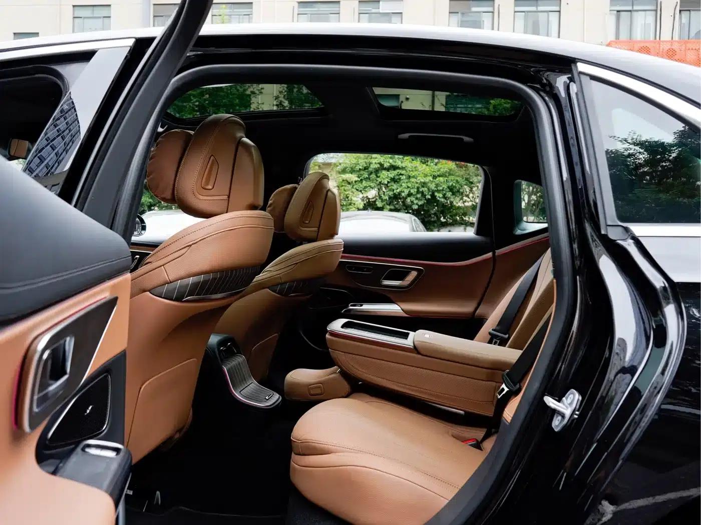 Mercedes-Benz E-Class PHEV 2024 E 350 e L Plug-in Hybrid Sedan — миниатюра 17